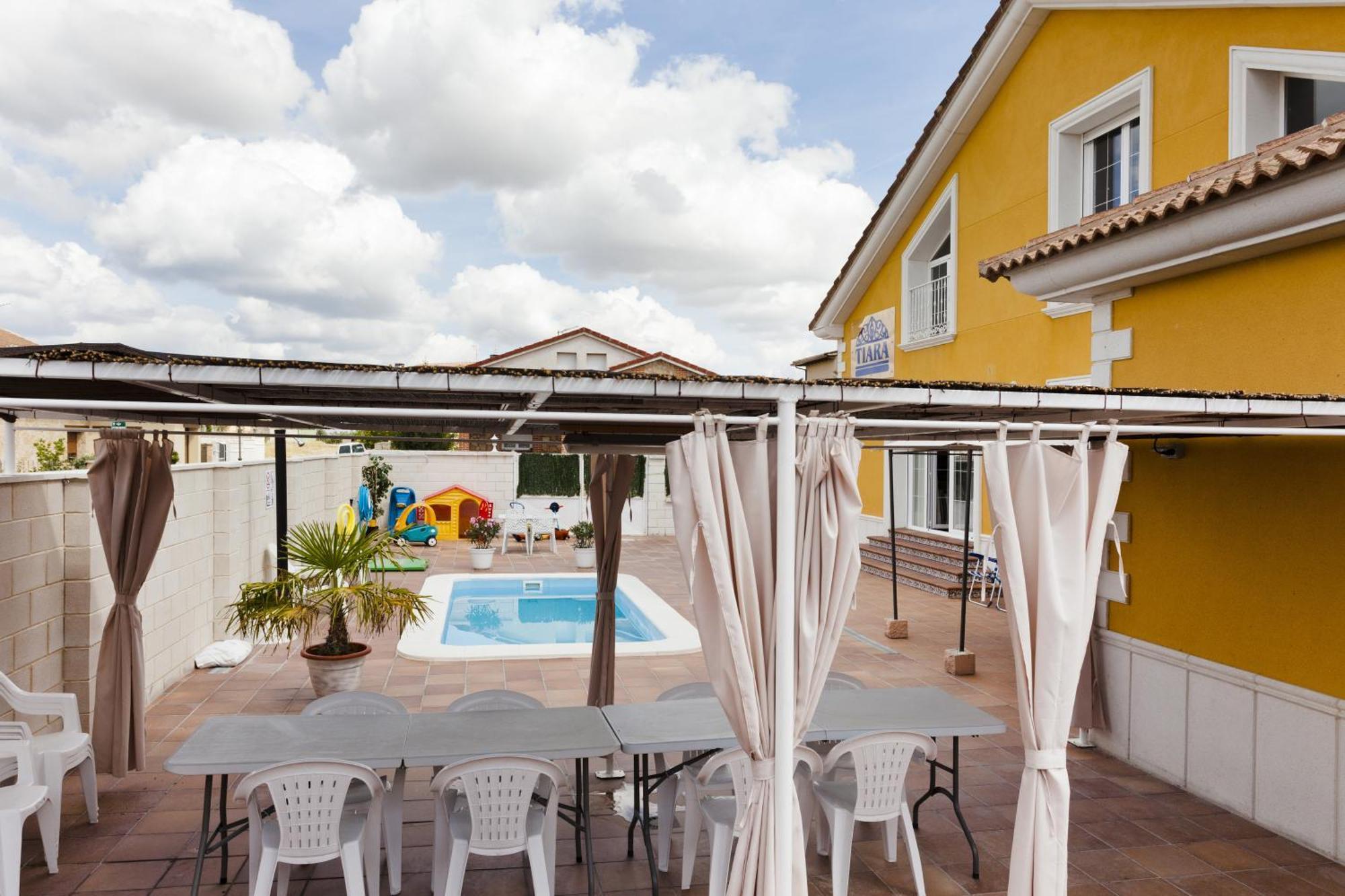 Tiara Vacaciones Villa Nava de la Asuncion Exteriör bild
