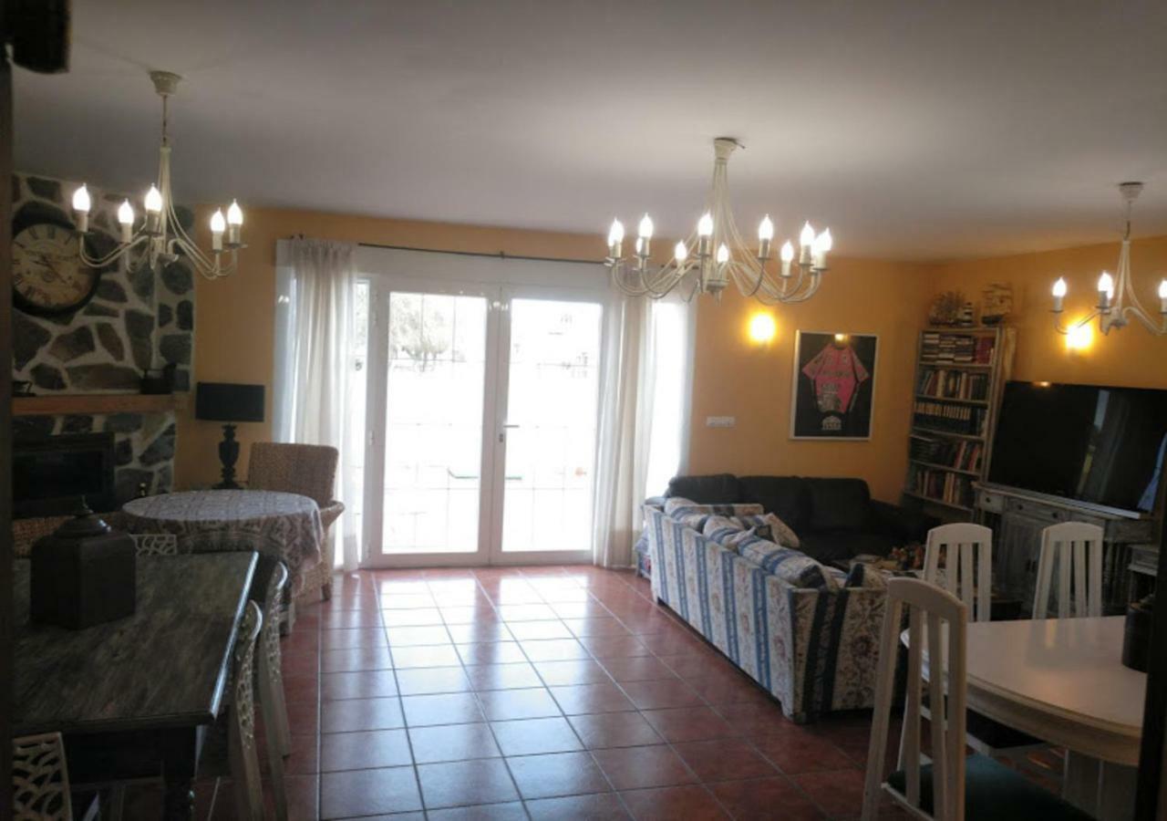 Tiara Vacaciones Villa Nava de la Asuncion Exteriör bild