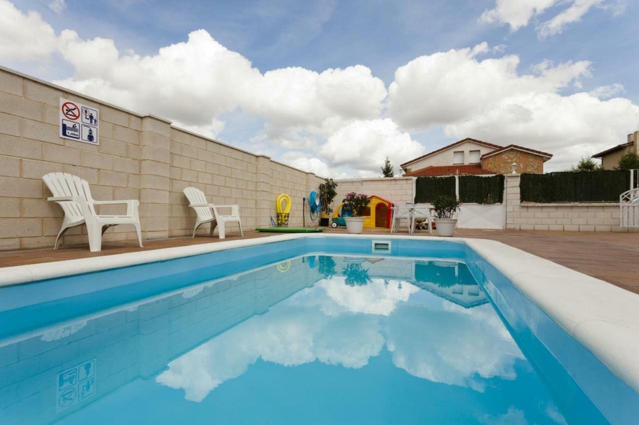 Tiara Vacaciones Villa Nava de la Asuncion Exteriör bild